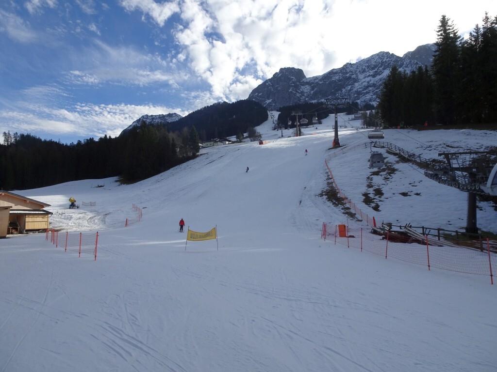 Blick auf den Sportberg und die Kombibahn in der Totalen