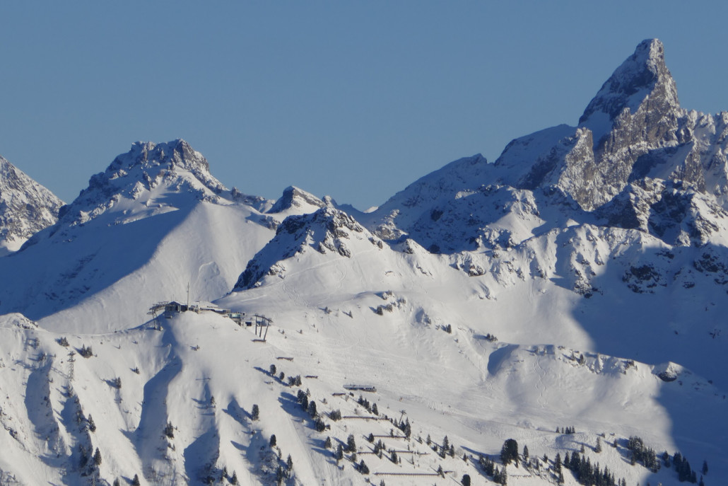 Kanzelwand gegenüber