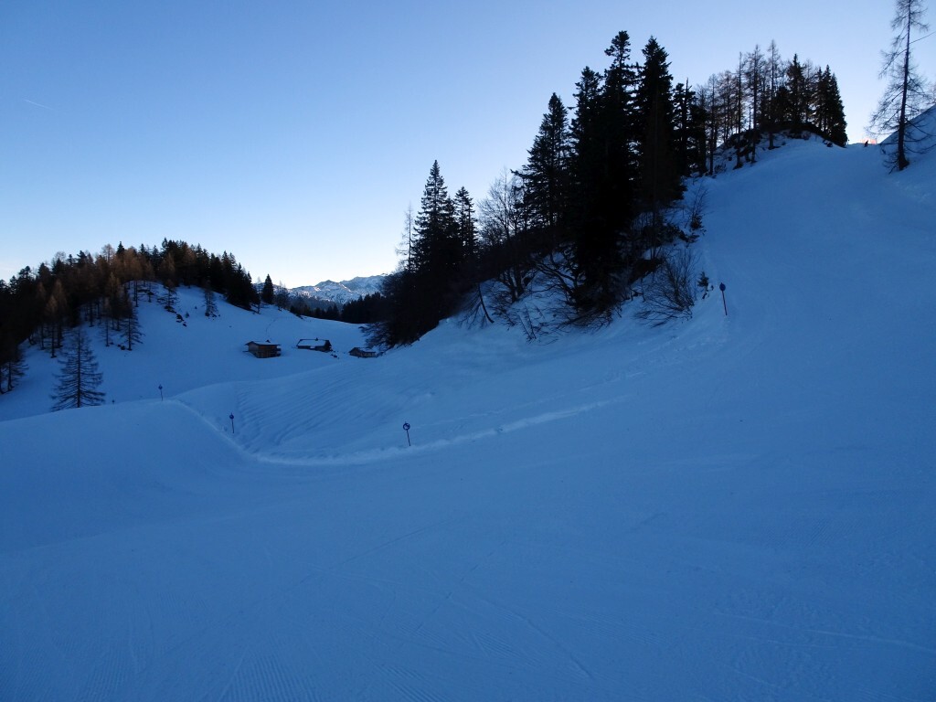 Wieder oben auf der blauen Familienabfahrt Zwieselalm (9), teils sehr flach, aber landschaftlich toll.