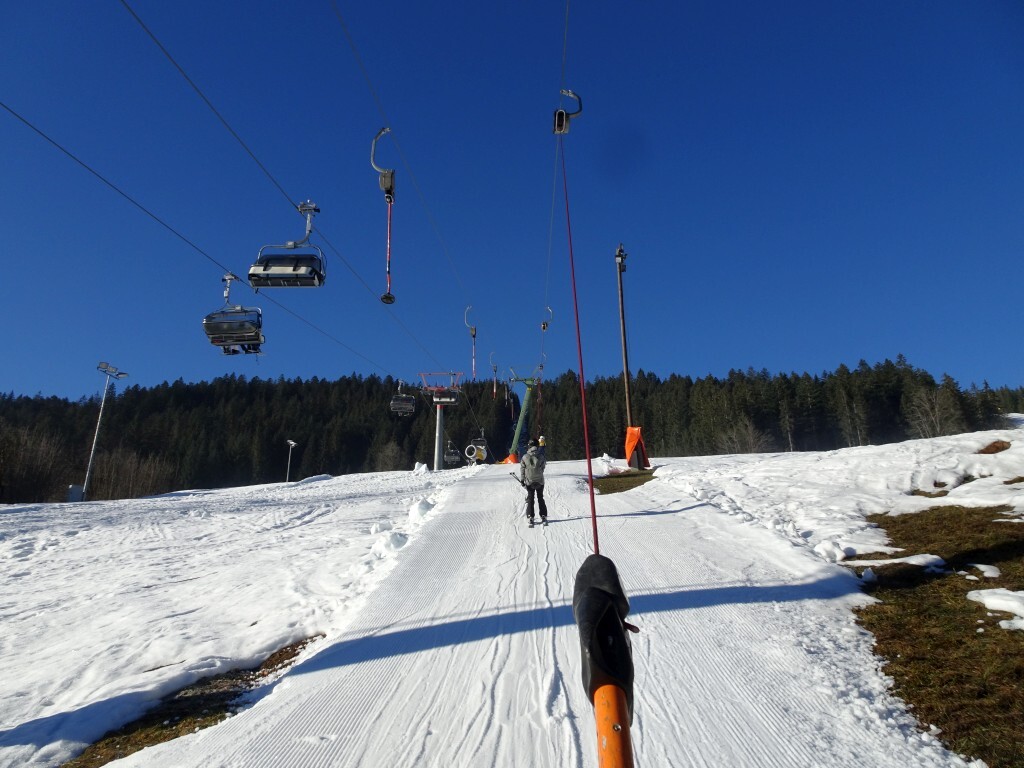 Verläuft parallel zum unteren Teil der 4er Sesselbahn Hornspitz 1.