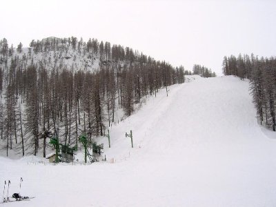 Die alten SLte Bois des Coqs, die drei schöne Abfahrten bedienen, viele Kurven  machen und wunderschön grün angestrichen sind