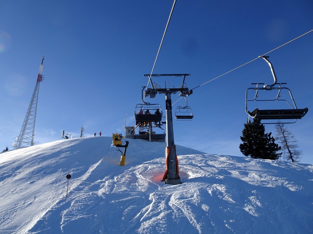 Im Törleck 4er Sessellift. Schöner Nord-Osthang. Kurz, aber nett. Und da keine Wartezeiten, auch gut für Wiederholungsfahrten.