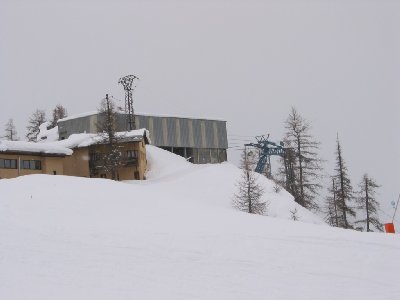 Bergstation der 4-EUB Aravet. Sie hat anscheinend die neue Oeuf-Kabinen-Generation