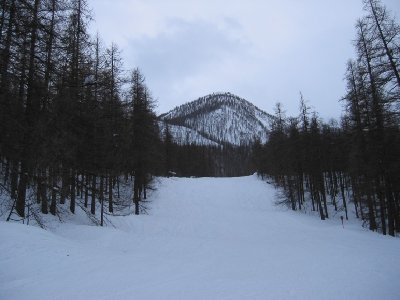 &amp;quot;Tabuc&amp;quot; im unteren Bereich, wo die Abfahrt blau ins Tal ausläuft. Wird wohl nicht allzu häufig gewalzt, denke ich. Gar nichts los, sehr idyllisch. Mussten an die James Bond-Verfolgungsjagden denken, plötzlich kommen irgendwelche &amp;quot;Bösen&amp;quot