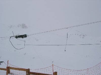 Sehr schlechtes Photo. Trotzdem sieht man oben die 3-SB Balme, unten die SLte Méa u. Clot. Vorne die Bergstation d. SL Crêtes. Soll die Verhältnisse ein wenig aufzeigen.