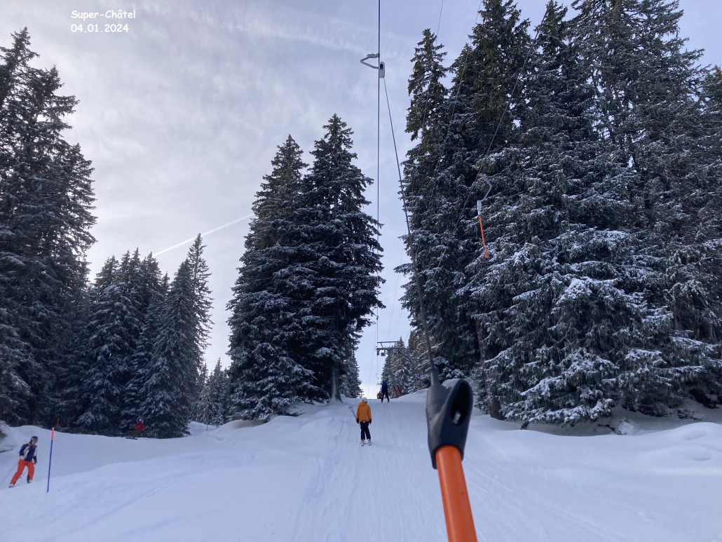 Teleski Chermeu und seine kleine Blaue im Wald.
