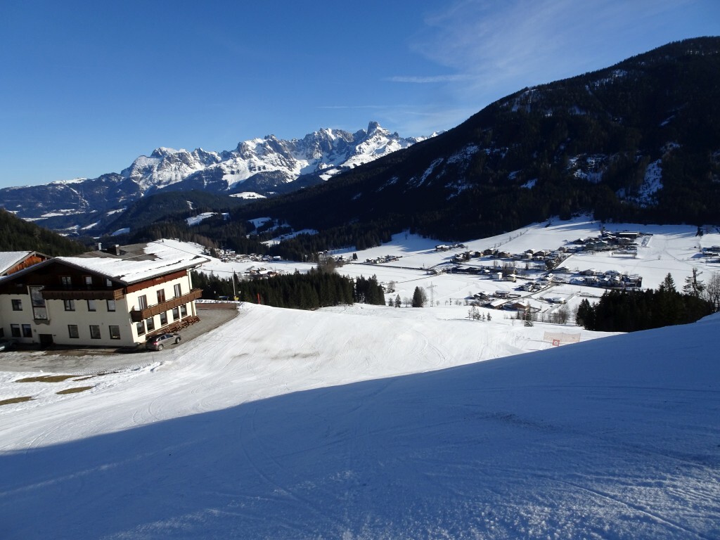 Rote Piste, mittig rechts geht eine gesperrte Variante ab.