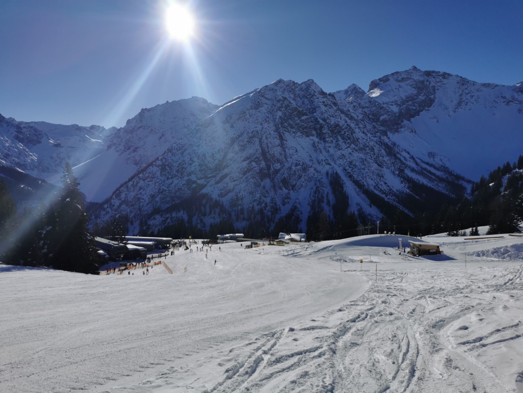 Heute wirklich voll. Gulmabahn mit massiv vielen unfähigen Skifahrern am Einstieg.