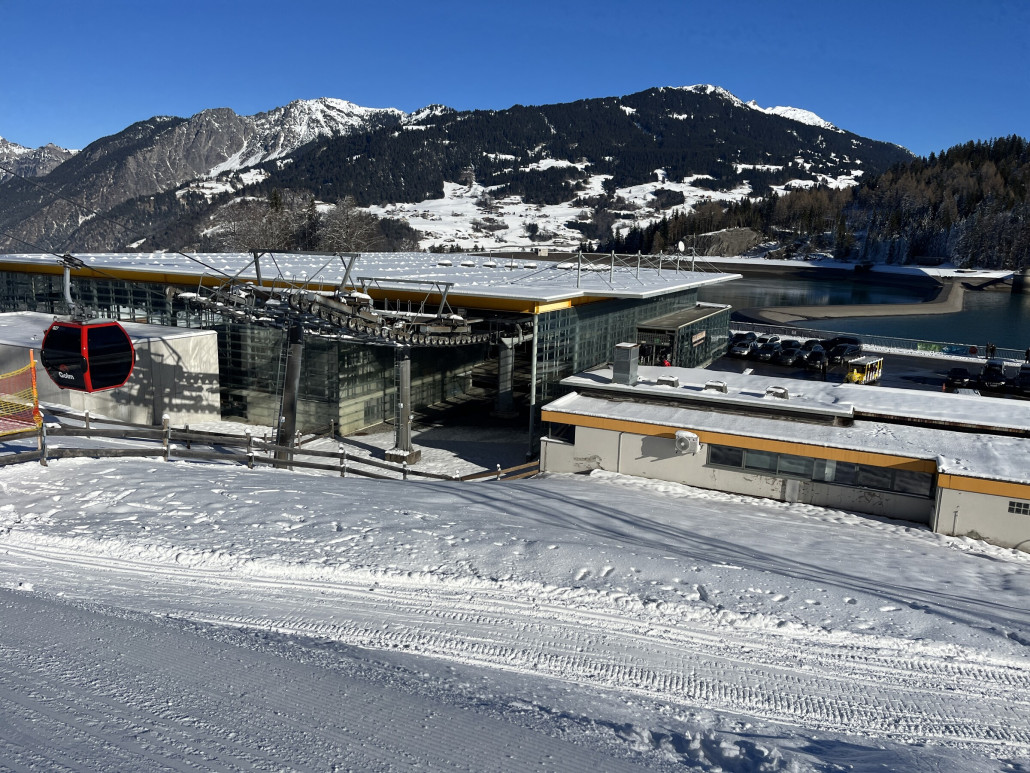 Station Latschau mit dem Schneiteich im<br />Hintergrund ;-)