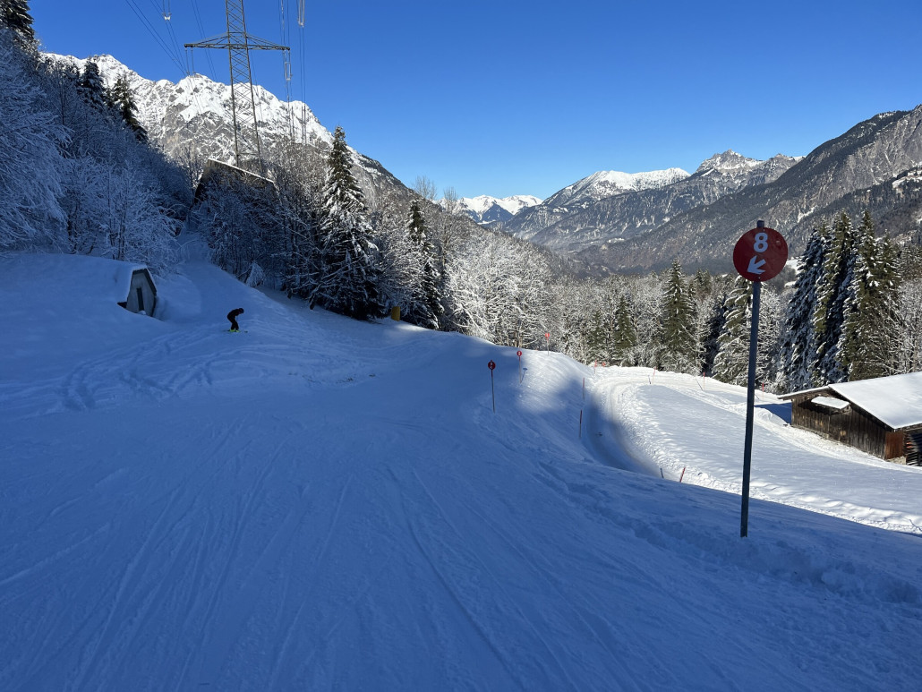 Und ab auf die ab heute geöffnete 8 - Vandanser Abfahrt. Der mit Abstand schönere Teil der Talabfahrt.