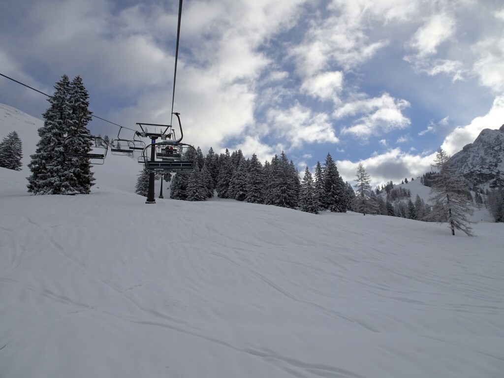 Dank den Silvesterfeiernden war es total leer. Hier der 4er Sessellift Aussichtsberg.
