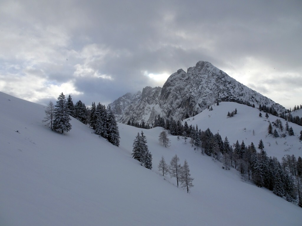 Die Wolken verziehen sich so langsam vom Donnerkogel.