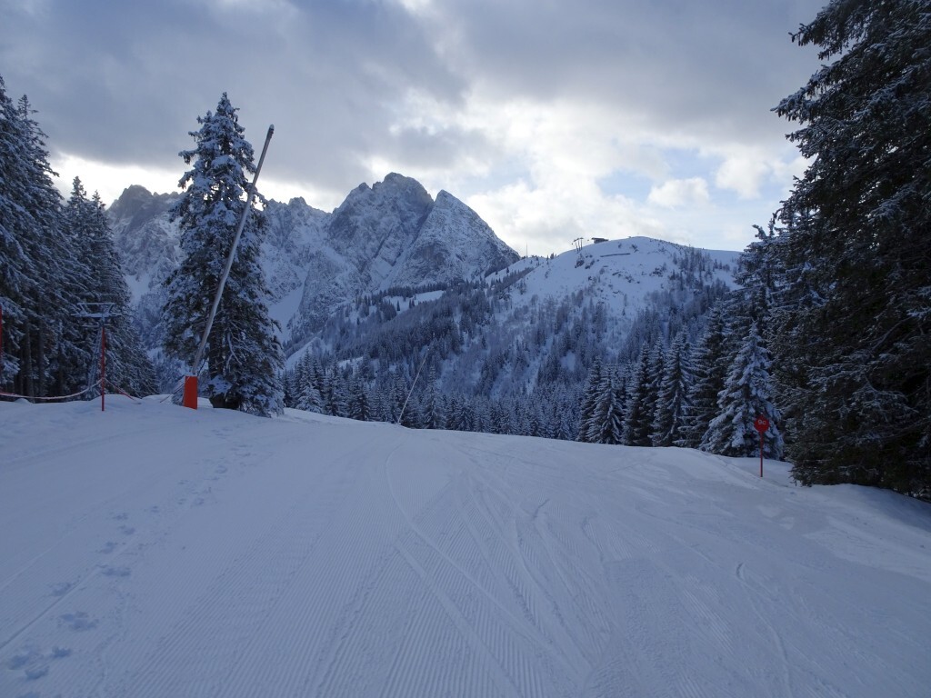 Nun mal auf die direkte Piste am Hochkögl, die man auch nur von der Bergstation des Skiliftes erreicht.