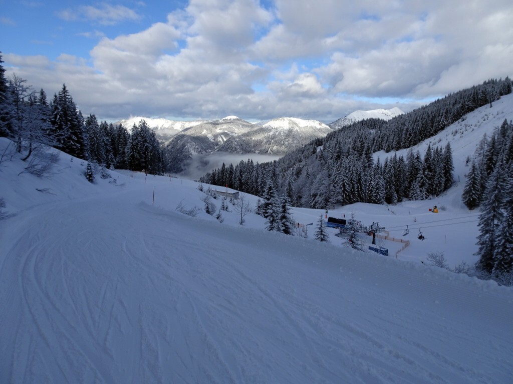 Auf der 5a zum Höhbühel. Die Talstation des fixgeklemmten 6er Sessellift ist unten zu sehen.
