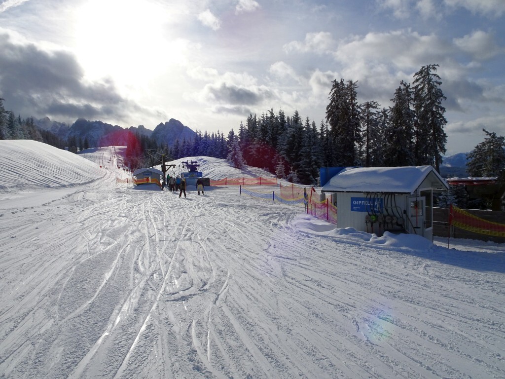 Zum Ochsenkopflift, vorbei am Gipfellift.