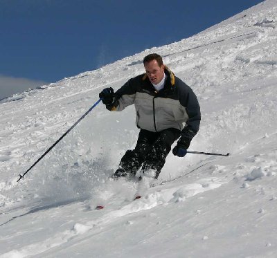 Ja, sogar noch Pulverschnee auf die Nordseite von Fiss. Meine Sonnebrille konnte ich nicht finden im Auto, dass habe ich gefuehlt...