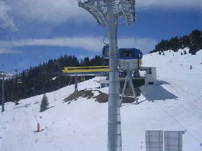 Ankunft an der Bergstation der Waldbahn auf die gleicher Hoehe des Sunliners.