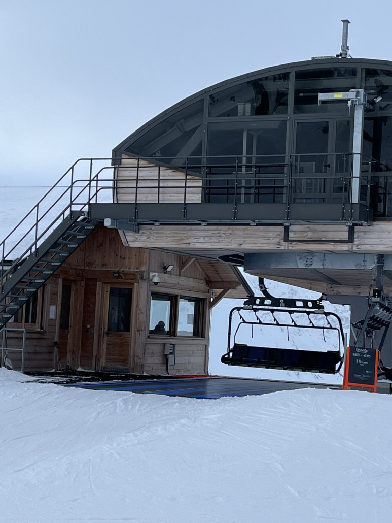 Ich meine unten war es ein normaler KSB Einstieg, habe aber nicht so richt darauf geachtet. Eventuell fahre ich den die Woche über nochmal.