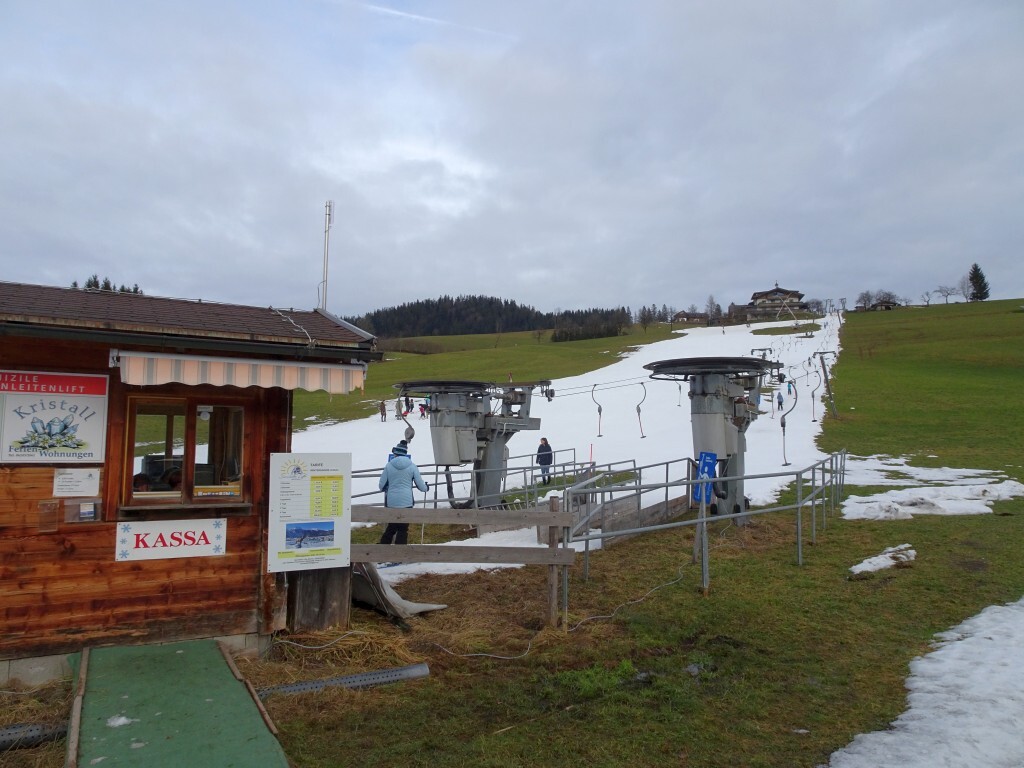 Wechsel zu den Talstationen der Sonnleitenlifte 1+2, wobei nur der Zweier (links) geöffnet war.