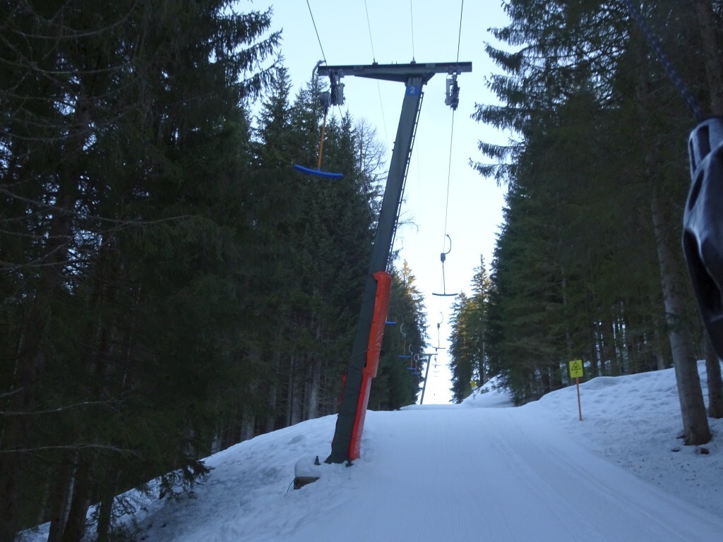 Ich liebe Skilifttrassen im dichten Wald :).
