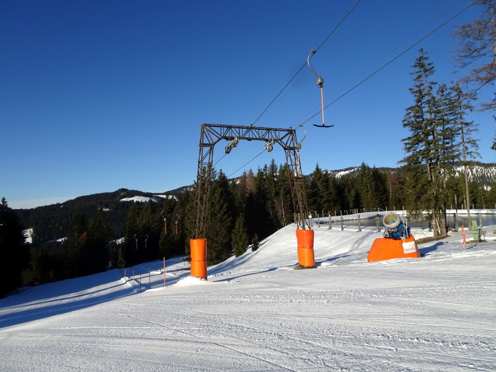 Schwaigalmlift: ursprünglich ein Swobodalift, der in Ischgl stand (Idjochlift), Doppelmayr baute ihn dann 1984 hier auf.