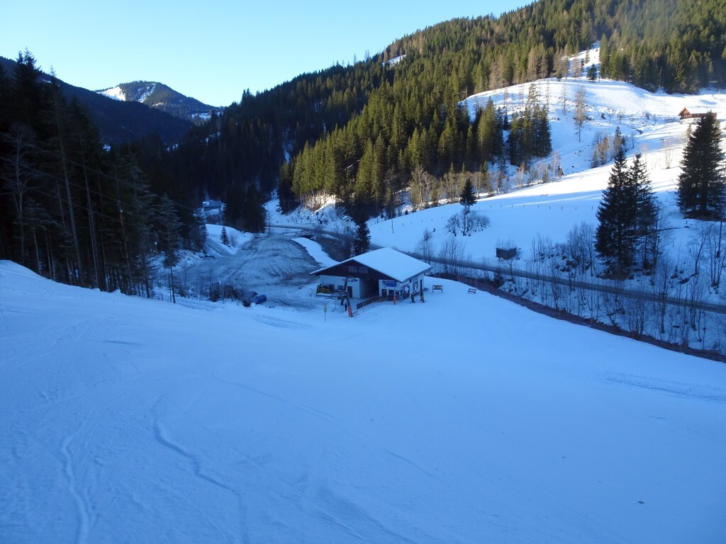 Schlusshang vor der Talstation des Schwaigalmliftes. Parkplatz wegen Überfüllung geschlossen ;).