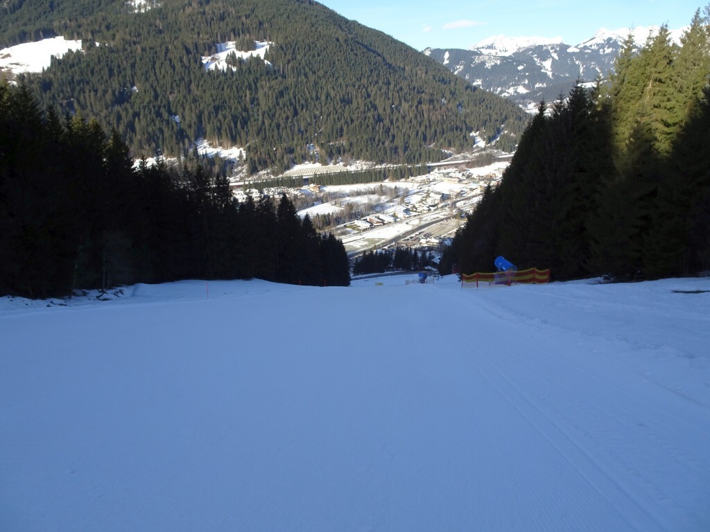 Die Abfahrt ist schön knackig. Auch hier der Blick auf die Tauernautobahn.