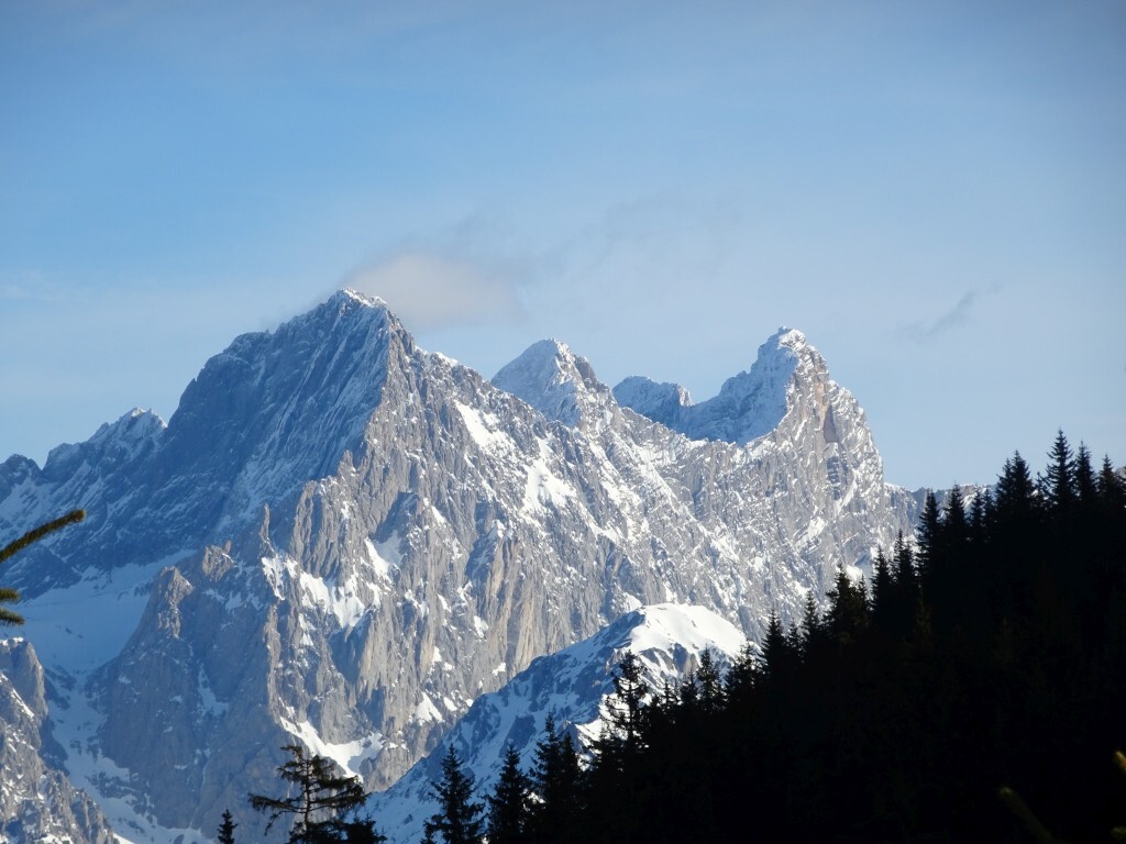 Zoom zum Hohen Dachstein.