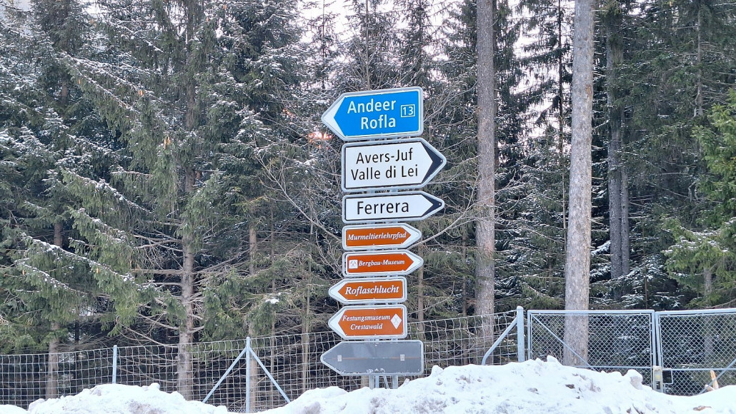 Abzweigung an der A13 ins Ferrera