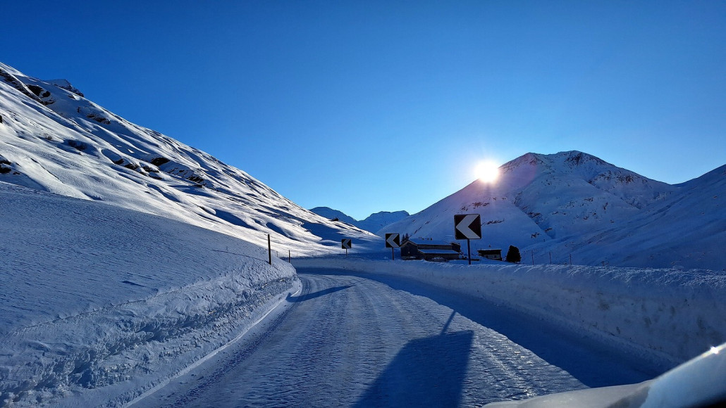 Ab hier ist die Strasse nicht mehr schwarzgeräumt