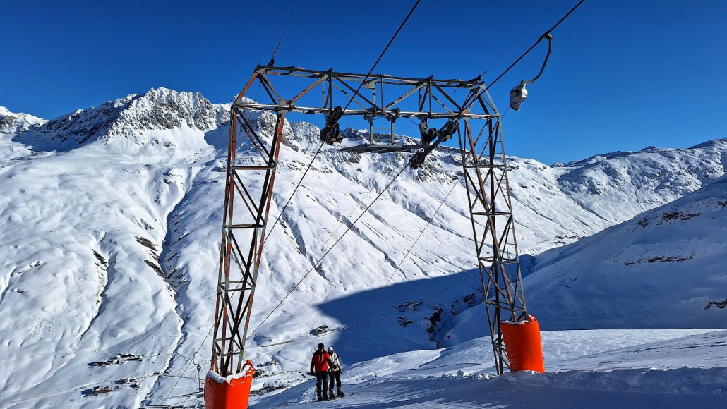 Im oberen Teil besitzt der Lift noch die Portalstützen von Brändle