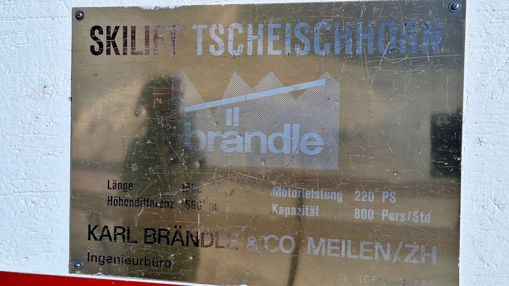 Typenschild an der Talstation mit allen relevanten Daten