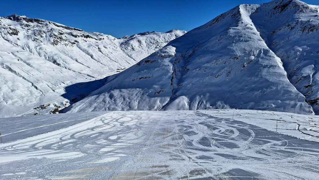 Diese schöne Abfahrt führt von der Bergstation Richtung Osten ins Bergalgatal