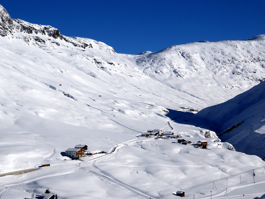 Weile Rufena mit Hotel links, mitterechts Weiler Podestatenhaus
