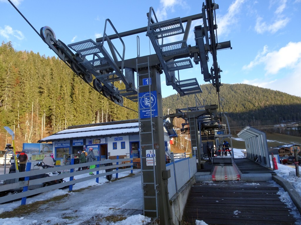 Talstation des Forstauliftes.