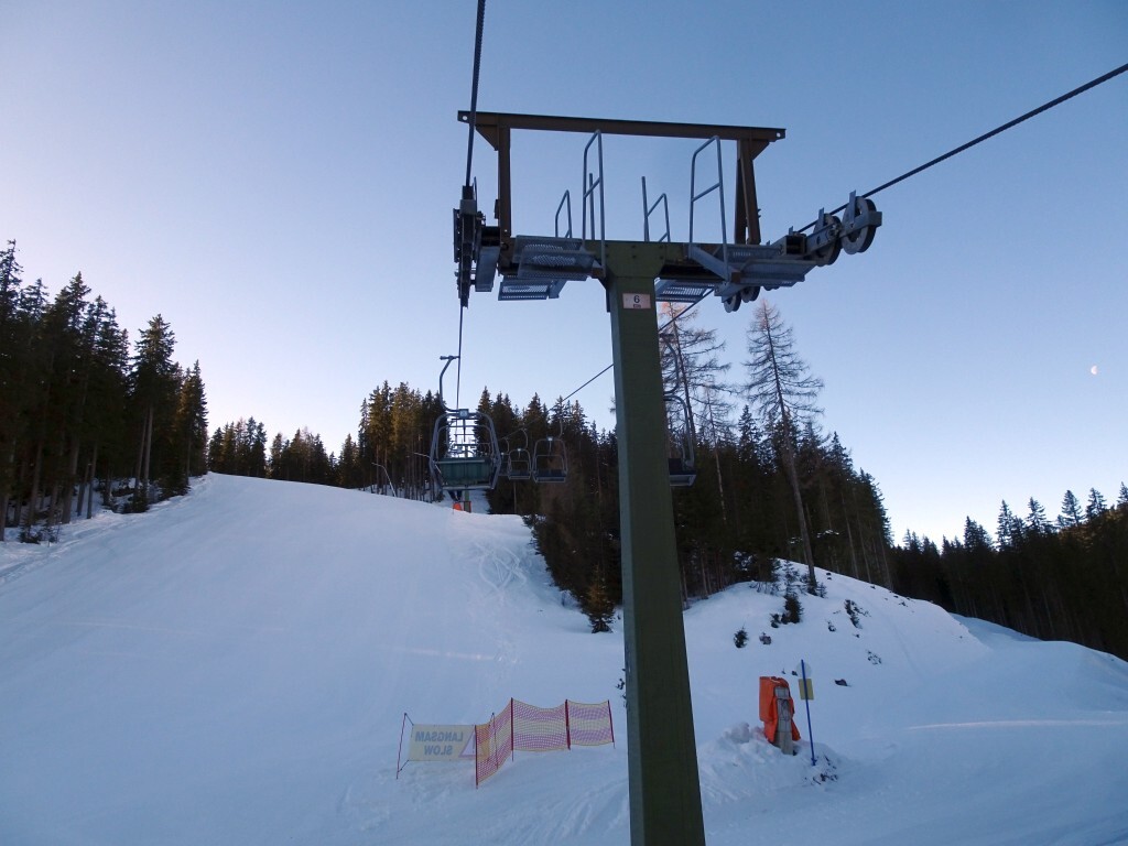 Weiter oben kommt die Jägerliftabfahrt (2) in Sicht.