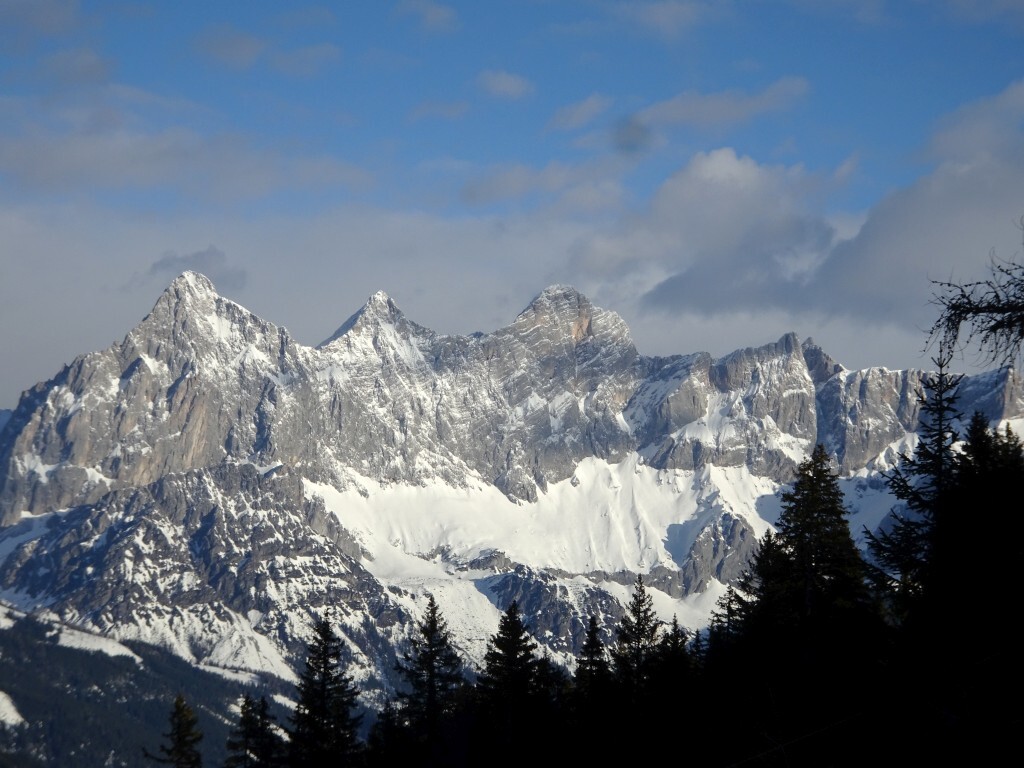 Der Zoom zum Dachstein gegenüber.