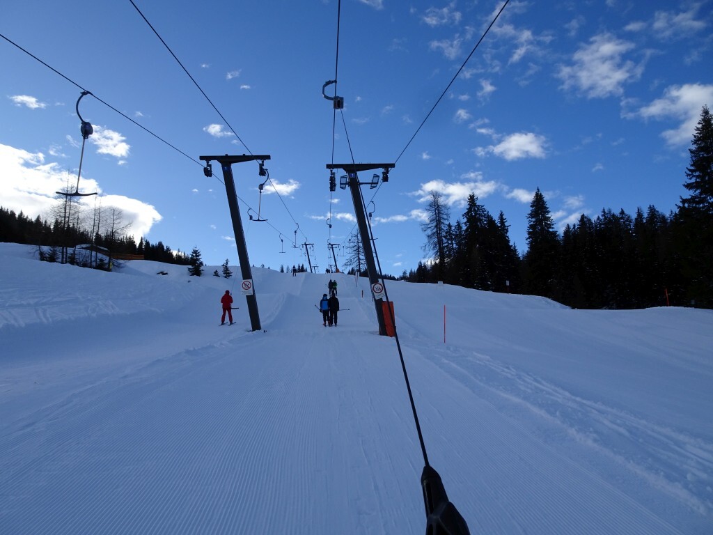 Wieder hinauf, diesmal im rechten Lift.