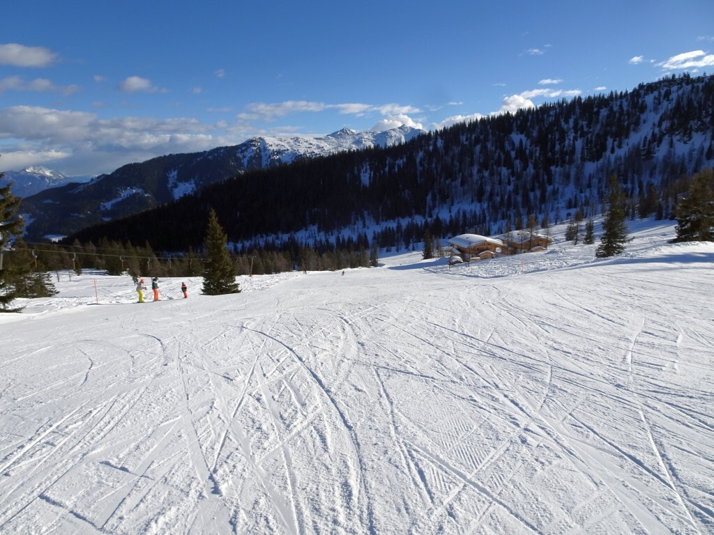 Total entspanntes Skifahren zur Hochsaison. Piste 4.