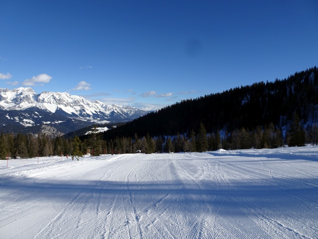 Jetzt auf der dritten Piste am Hinterfager: permanente Rennstrecke (7).