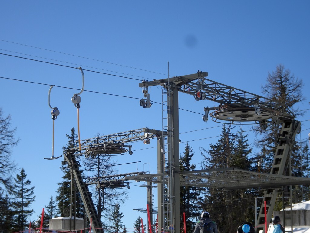 Die Bergstationen der Skilifte Hinterfager, Vorderfager 1 und Vorderfager 2 (v.v.n.h.).