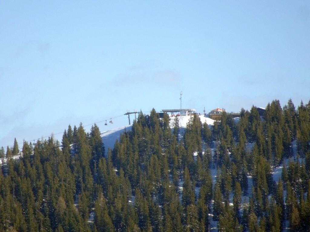 Zoom zur Bergstation der 6er Sesselbahn Gasselhöhe 2 auf der Reiteralm.