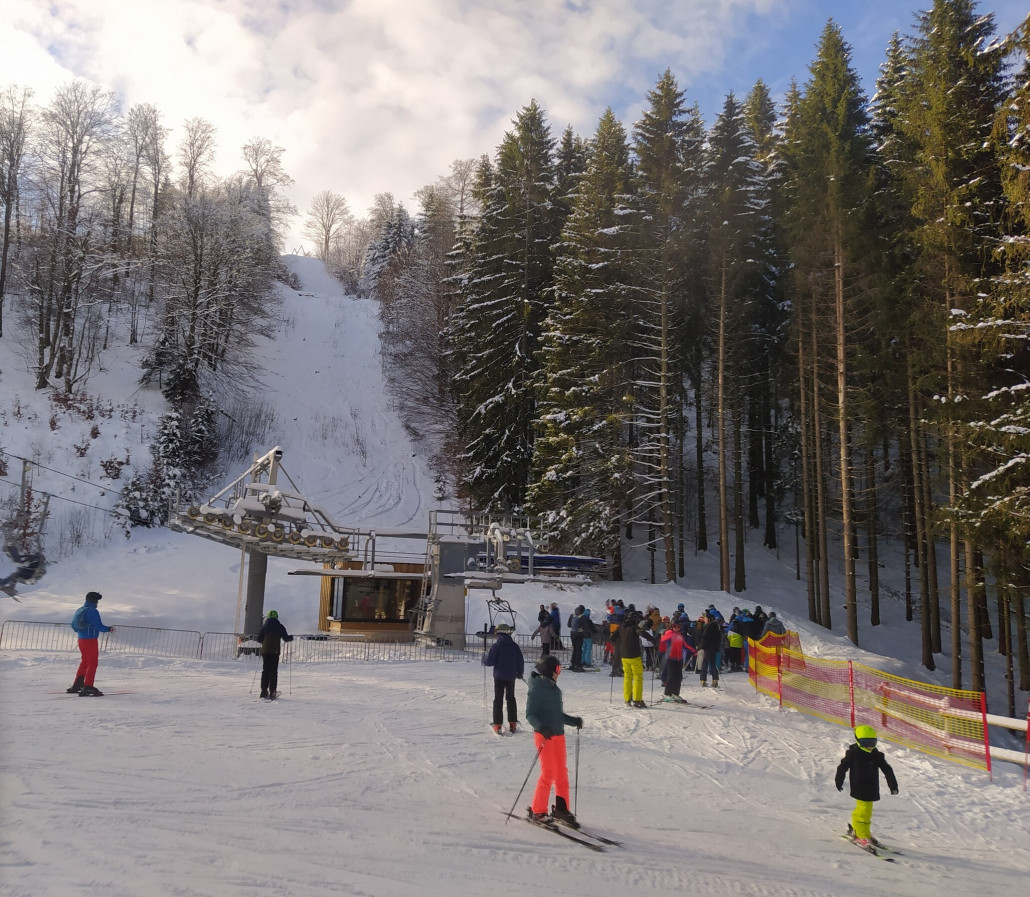 Anstehbereich Sesselbahn