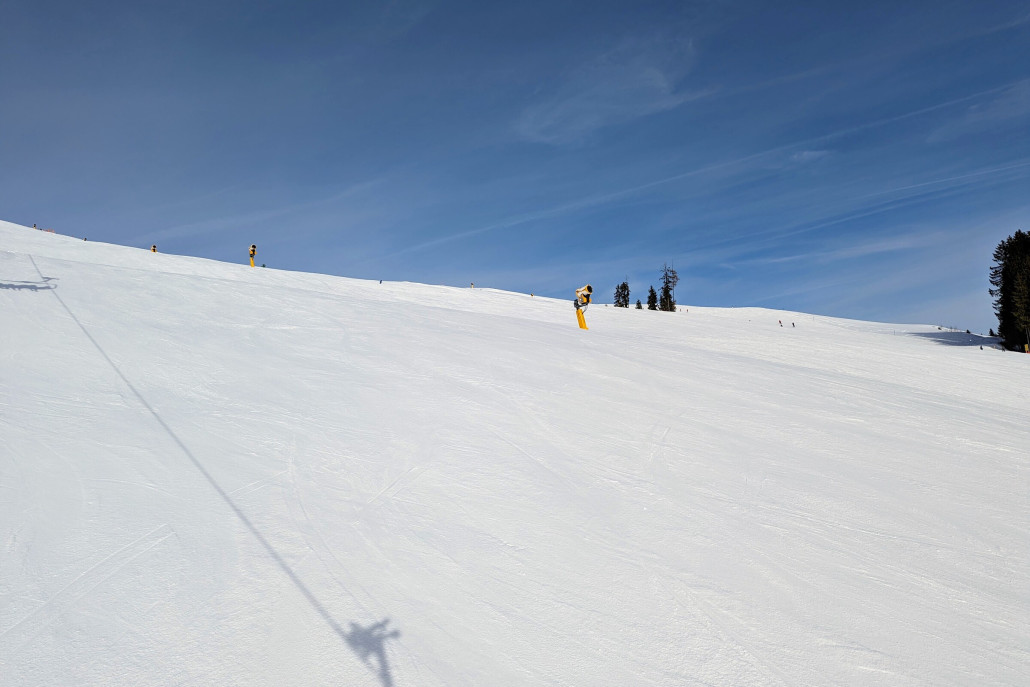 In Ellmau sind die Pisten mega-breit, aktuell in maximaler breite präpariert, und mit allen erdenklichen Varianten.
