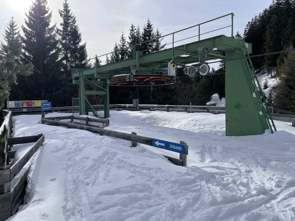 Los ging es an der Talstation der stillgelegten DSB Süd