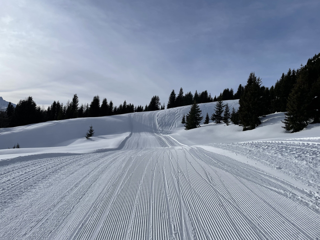 Im letzten Stück ging es auf der gesperrten, aber bestens hergerichteten Skipiste nach oben