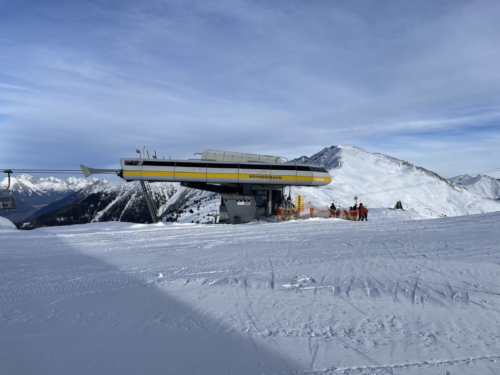 Weinbergbahn zwar in Betrieb, aber fast keine Skifahrer. Lag es an der Zeit oder laut einer Wanderin eher der Normalzustand.