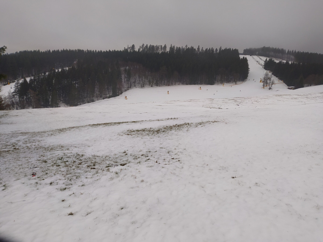 Sürenberg Wiese noch mit etwas Schnee