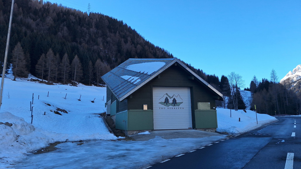Ehemalige Talstation der Luftseilbahn von Ossasco ins Cristallinagebiet. Die Bahn besass 2 Sektionen und am Cristalinapass einen Tunnel.