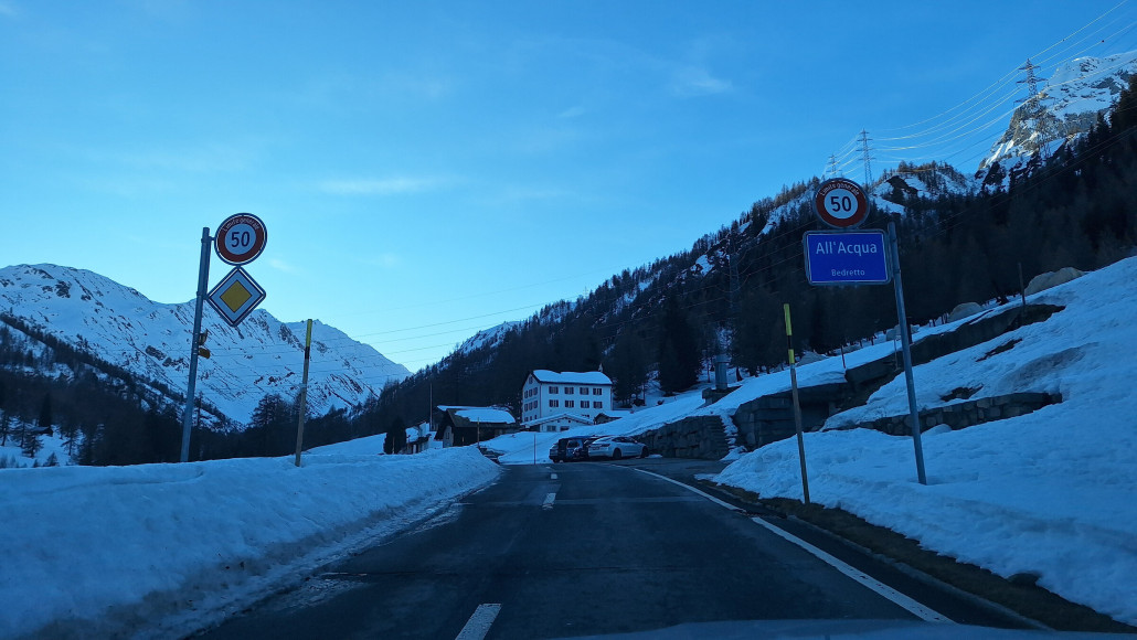 All Acqua bis hier hin kann man mit dem Auto noch fahren.